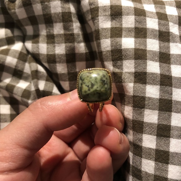 Green Stone Size Changeable Ring - Picture 2 of 3